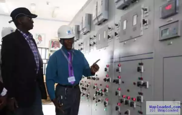 Fashola Steps Up: 14 Firms Partner FG on $1.75bn 1,125MW Solar Power Project